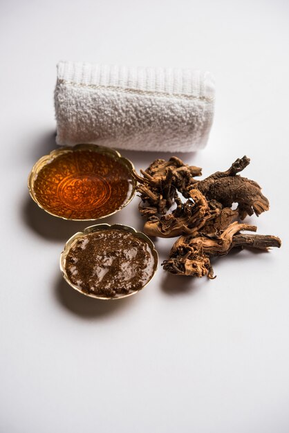 Masque facial ayurvédique Chitrak Honey fabriqué à partir de Plumbago zeylanica et de shahad