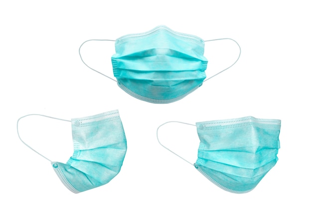 Masque médical isolé sur fond blanc avec un tracé de détourage