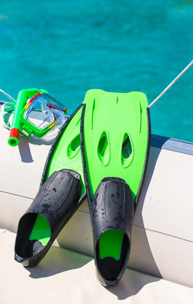 Photo masque, tuba et palmes pour la plongée en bateau