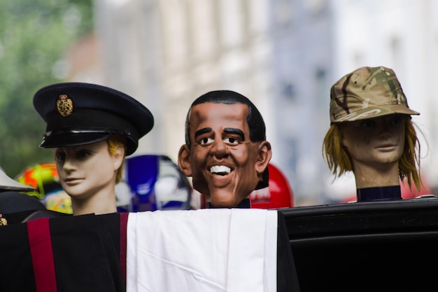 Photo des masques sur la table.