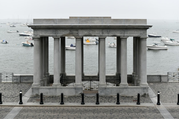 Photo massachusetts 3 juillet 2020 le célèbre plymouth rock le site traditionnel de débarquement des pèlerins du mayflower dans le nouveau monde