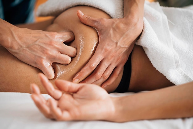 Massage fessier ayurvédique