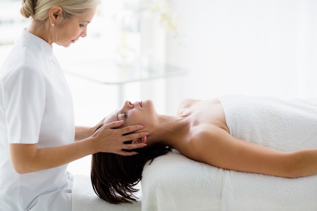 Masseur, donner, masage, à, femme