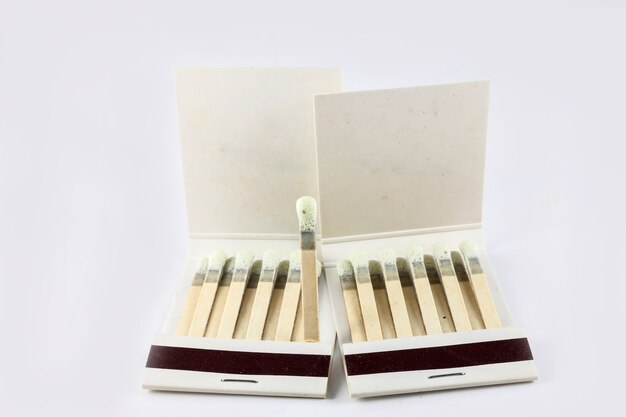 Matchbook sur fond blanc