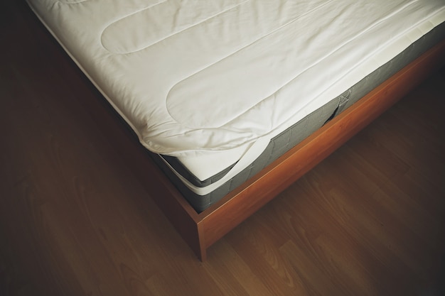 matelas sur fond blanc