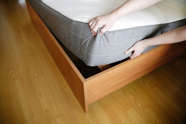 matelas sur fond clair