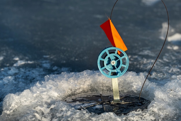 Matériel Pour La Pêche D'hiver, Pêche En Hiver Dans Le Trou Sur Appât Vivant.