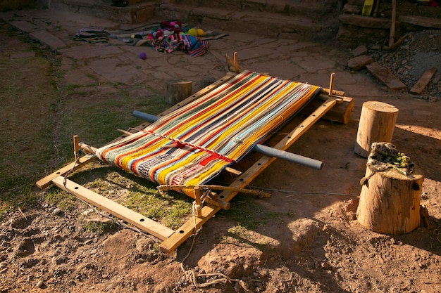 Matériel pour la production d'artisanat textile dans une communauté indigène au Pérou
