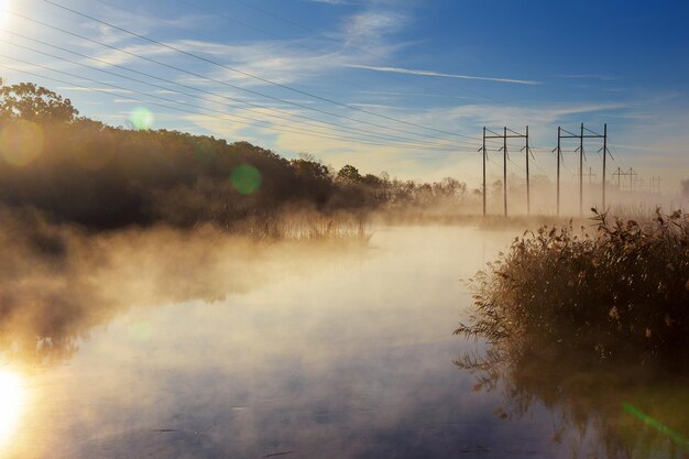 Matin brumeux sur la rivière