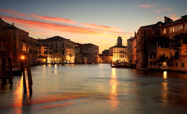 Matin calme sur le Grand Canal à Venise, Italie