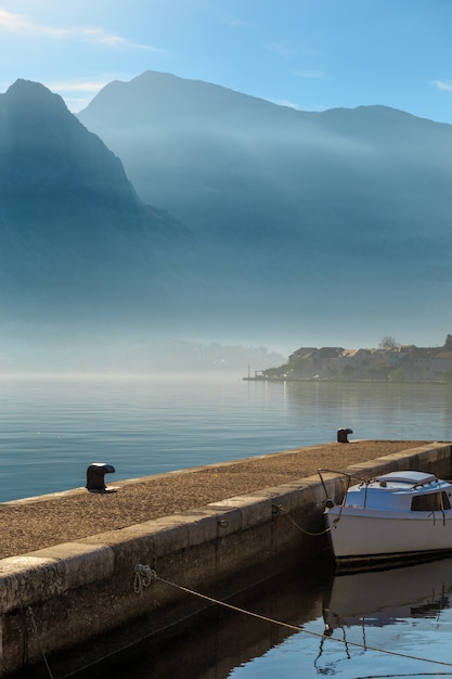 Matin dans la baie de Kotor.