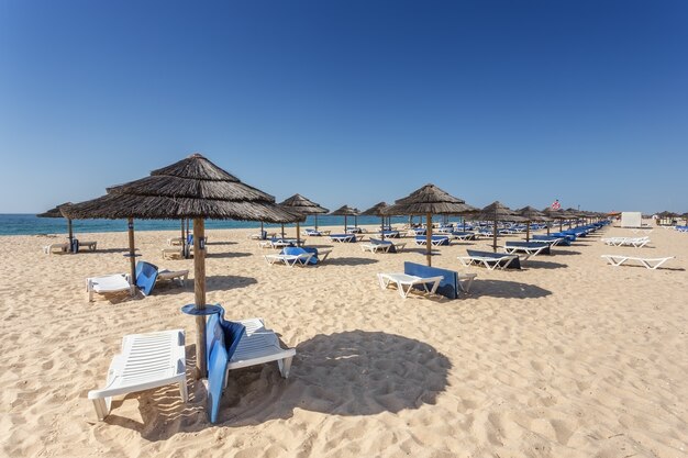 Matin d'été sur l'île de la plage de Tavira. Portugal, Algarve.