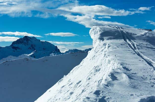 Matin hiver paysage des Alpes de Silvretta. Station de ski Silvrettaseilbahn AG Ischgl, Tyrol, Autriche.