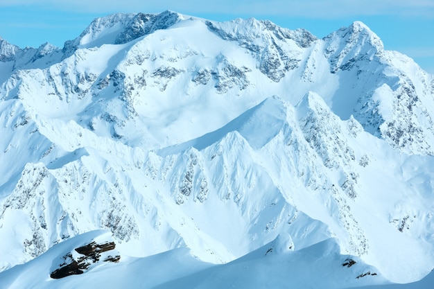 Matin hiver paysage de montagne des Dolomites. Station de ski Obergurgl - Hochgurgl, Tyrol, Autriche.