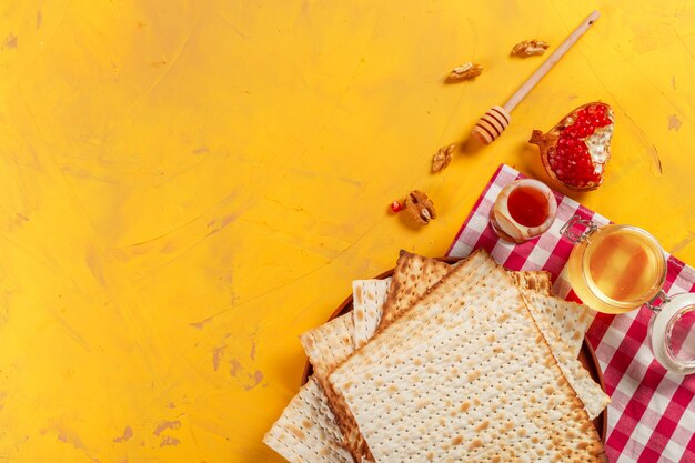 Matzo traditionnel juif casher pour la pesah de Pâques