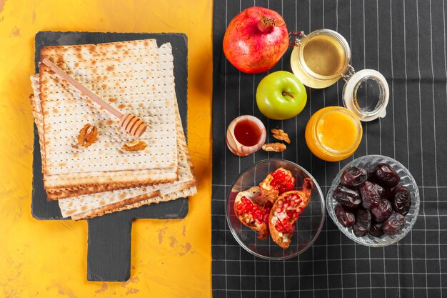 Matzo traditionnel juif casher pour la pesah de Pâques