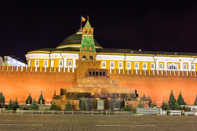 Le mausolée de Lénine à Moscou la nuit