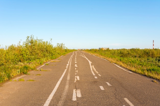 Mauvaise qualité de mauvais marquages sur la route