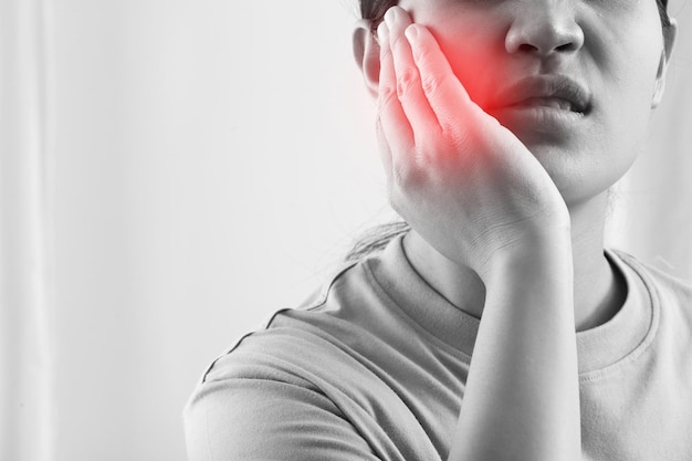 Les maux de dents sont souvent causés par la carie dentaire