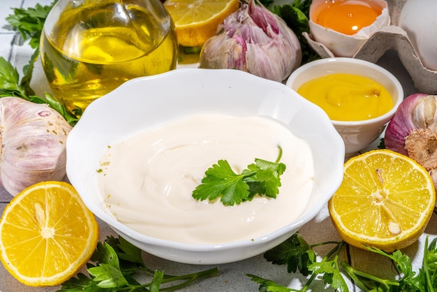 Mayonnaise maison avec des ingrédients