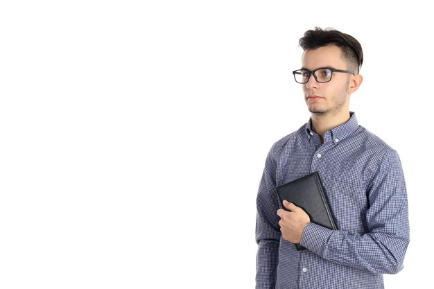 Mec séduisant en chemise isolé sur fond blanc