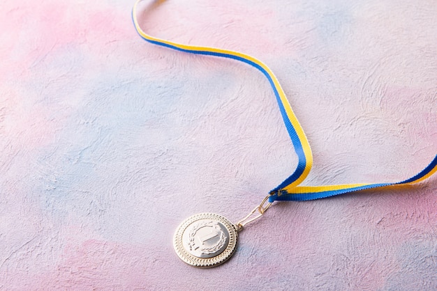 Médaille pour la première place sur la table