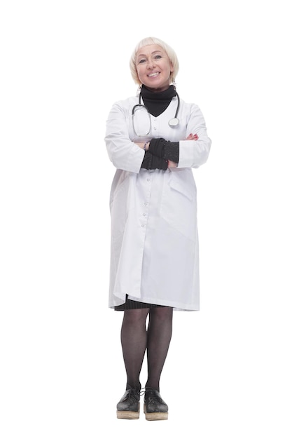 Médecin féminin qualifié isolé sur fond blanc