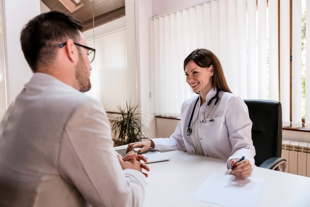 Médecin et patient à l&#39;hôpital