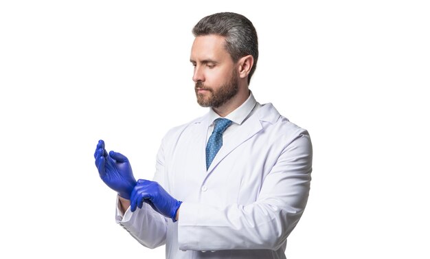 Le médecin se prépare et porte des gants de protection des gants de protection stériles le thérapeute porte des gants de protection