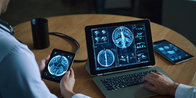 Photo le médecin utilise une tablette avec le cerveau dessus est connecté à un ordinateur portable d'analyse médicale