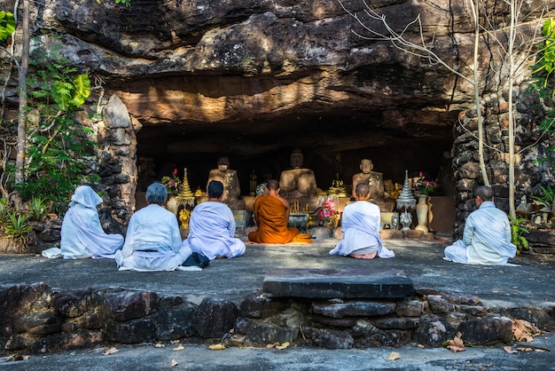 Méditation sur les jours importants du bouddhisme