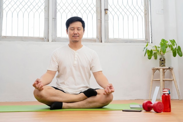 Méditation de remise en forme et concept de mode de vie sain