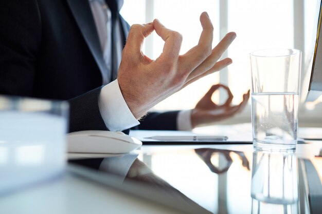 Méditer sur le lieu de travail