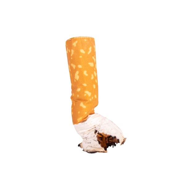 Mégots de cigarettes isolés sur fond blanc.