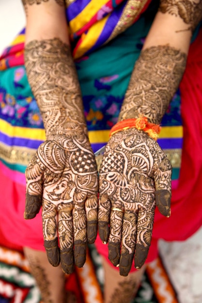 Mehndi pour fille de mariage en Inde