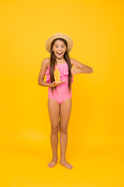 Meilleure crème solaire bain de soleil heure d'été vacances vacances coup de soleil remède petite fille beauté