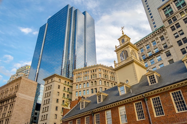 Mélange d&#39;architecture moderne et ancienne dans le centre de Boston, États-Unis