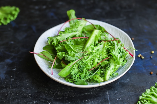 Mélange de feuilles de salade verte