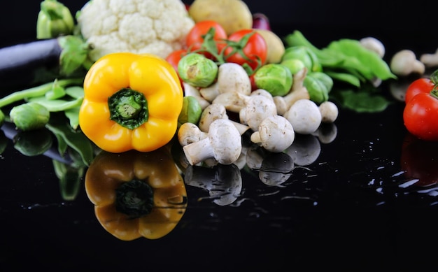 Mélange frais et sain de composition de légumes crus Photo