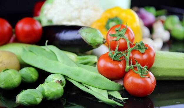 Mélange frais et sain de composition de légumes crus Photo