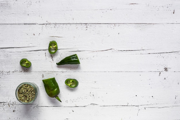 Mélange de légumes frais isolés