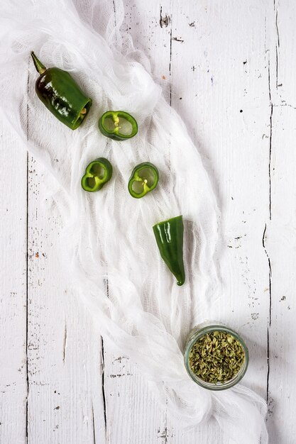 Mélange de légumes frais isolés