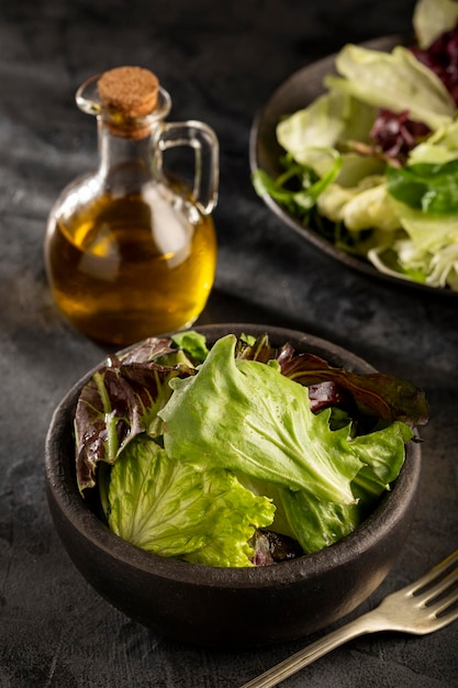 Mélange de salade de laitue dans un bol