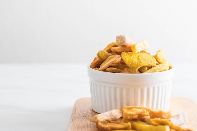 mélanger les chips de fruits