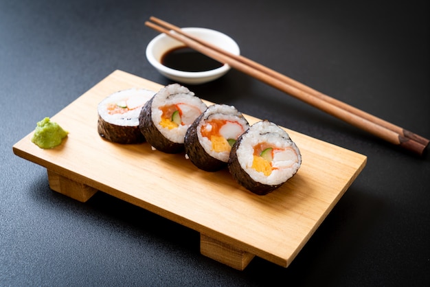 mélanger sushi roll maki