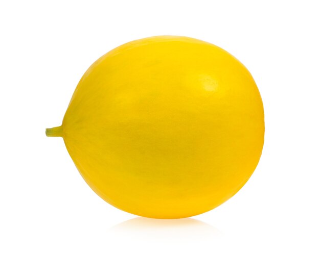 Melon jaune isolé sur fond blanc