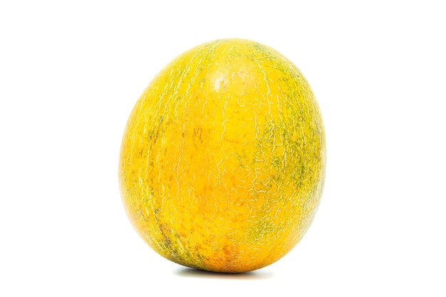 Melon mûr isolé sur fond blanc