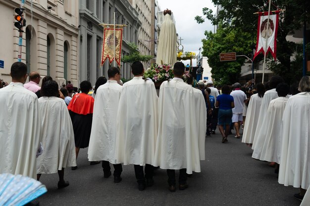 Des membres de l'église catholique lors d'une procession en l'honneur de Nossa Senhora da Conceicao da Praia dans la ville de Salvador Bahia