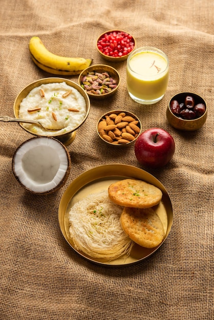 Menu du petit-déjeuner Sargi Karwa Chauth avant de commencer le jeûne ou upwas sur la cuisine indienne karva chauth