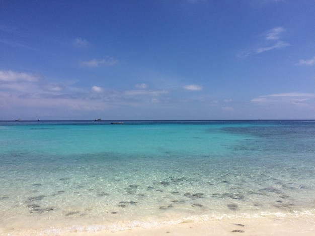 Mer d'Andaman turquoise en Thaïlande